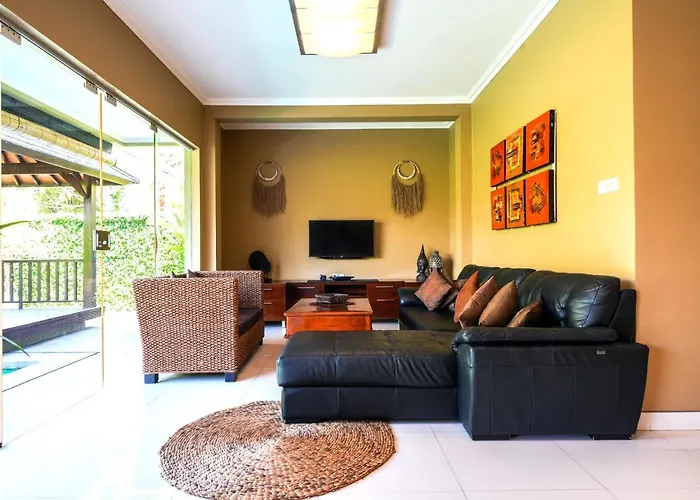 Villa Logan - Kuta - 5 Bedroom - 3 Bathroom Villa - Great Location